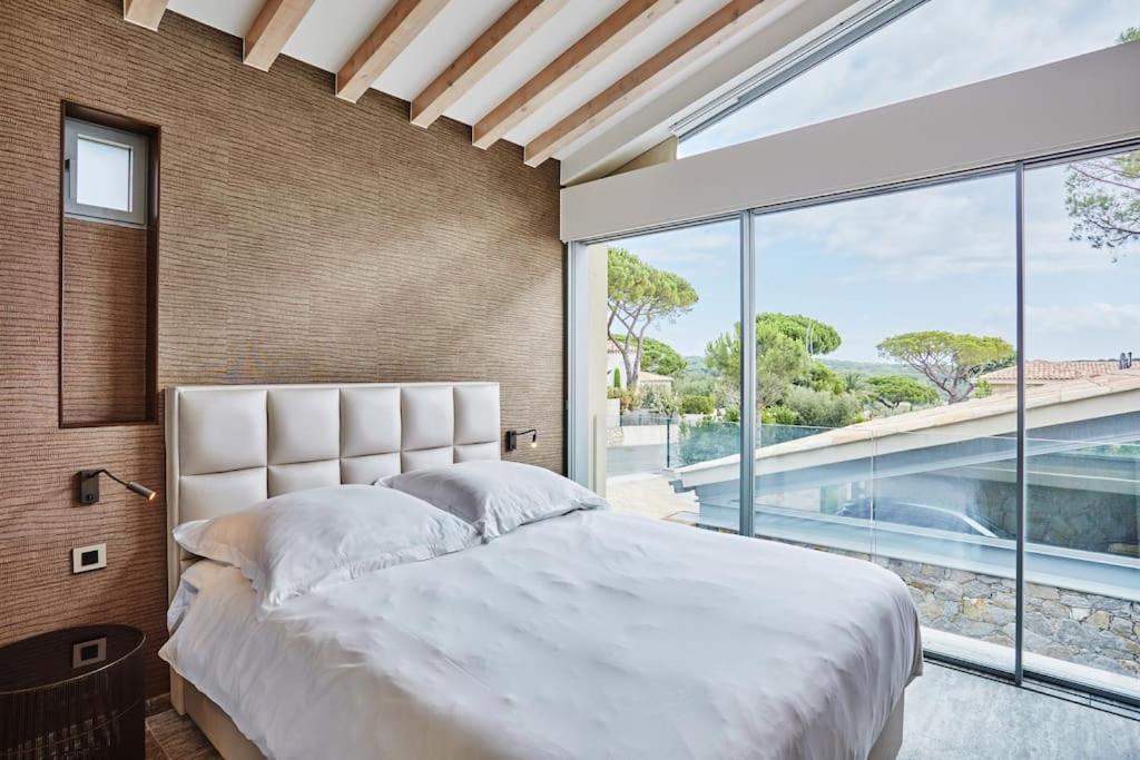 Villa Calanque, *